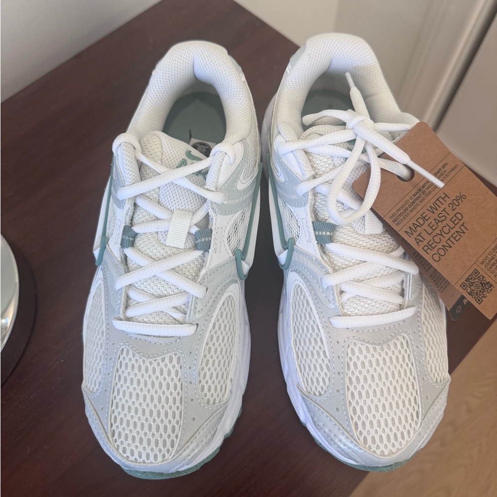 NWT Nike Women's White and Teal V5 RNR Sneakers - Picture 9 of 9